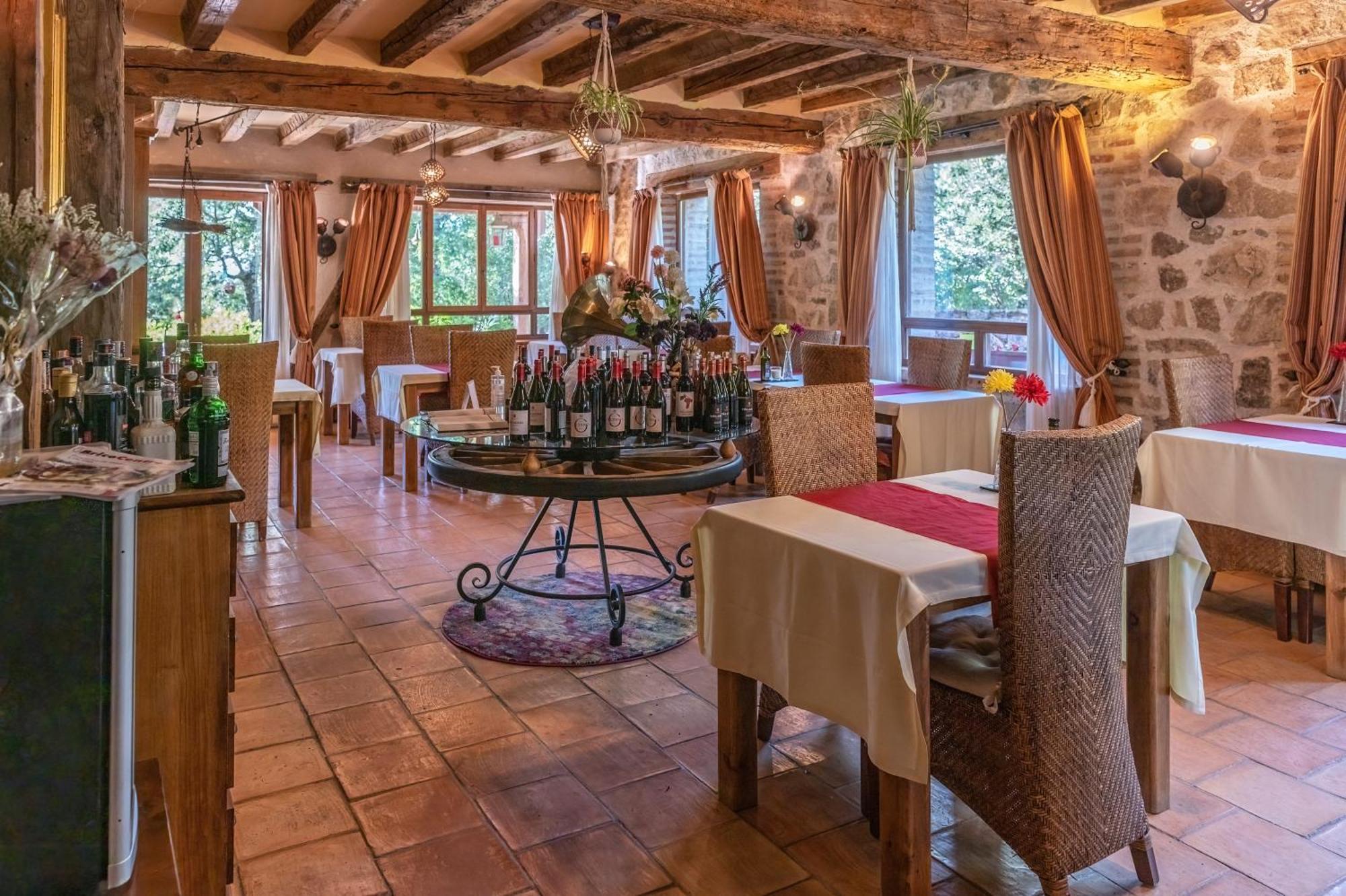 Collado Hermoso Posada Restaurante Fuenteplateada מראה חיצוני תמונה
